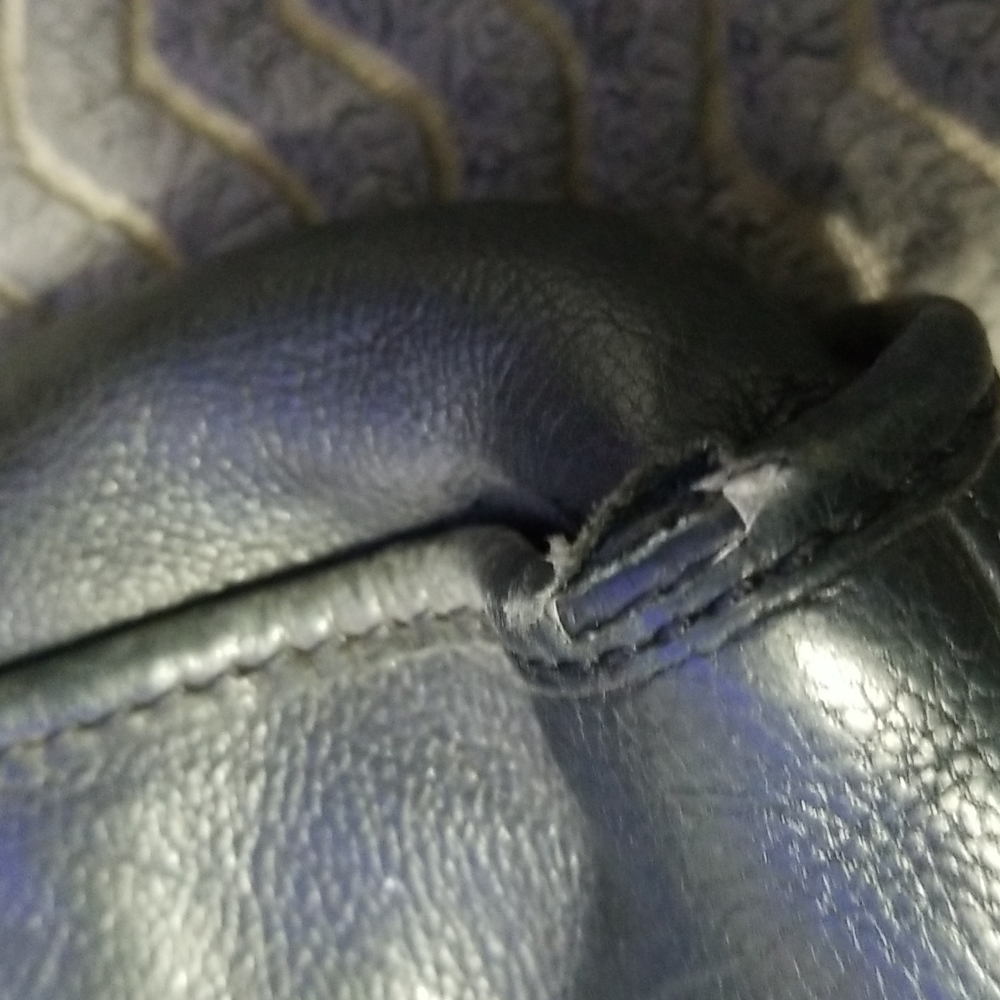 ๐FOSSIL leather bag๐ - Picture 4 of 6